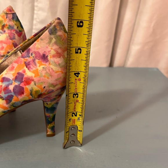 Madden Girl Size 7.5 - Picture 9 of 11